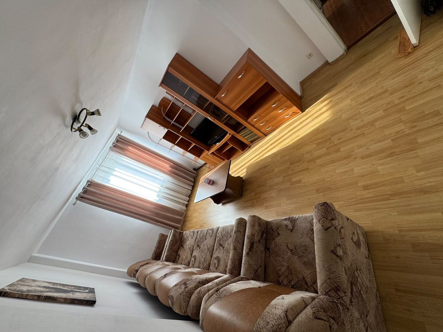 Apartament cu 4 camere de închiriat în Alba Iulia - Poză 1
