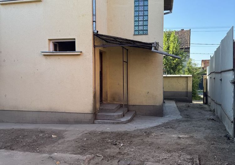 BRASADAS vinde casa cu 3 camere, si curte în zona UNIRII. - Poză 2