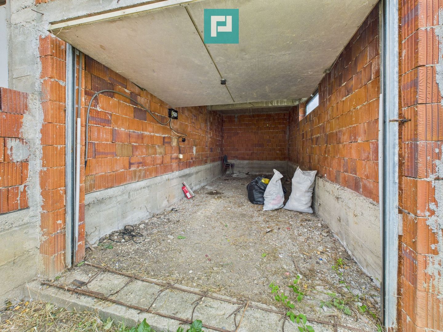 Casă la roşu P+E+M în Şagu - Poză 14