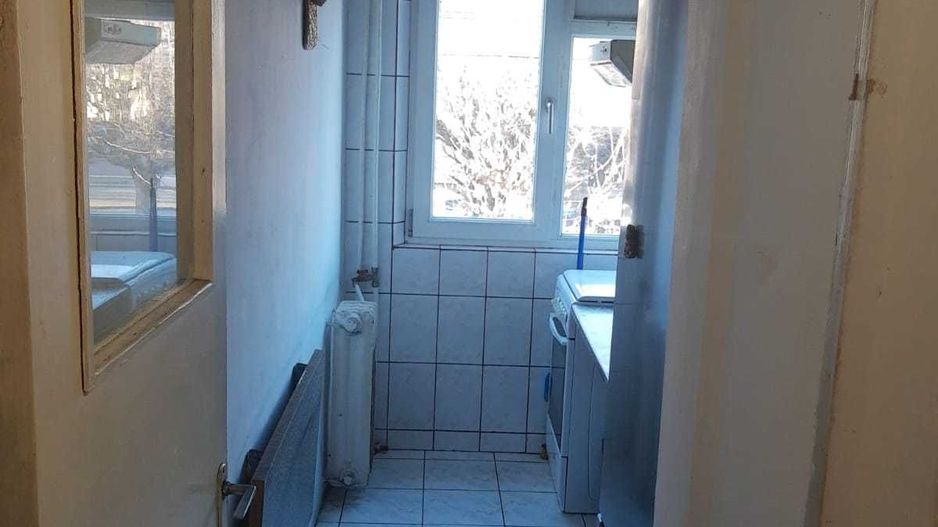 Apartament 2 camere Craiovita Noua Etaj 1 - Poză 2