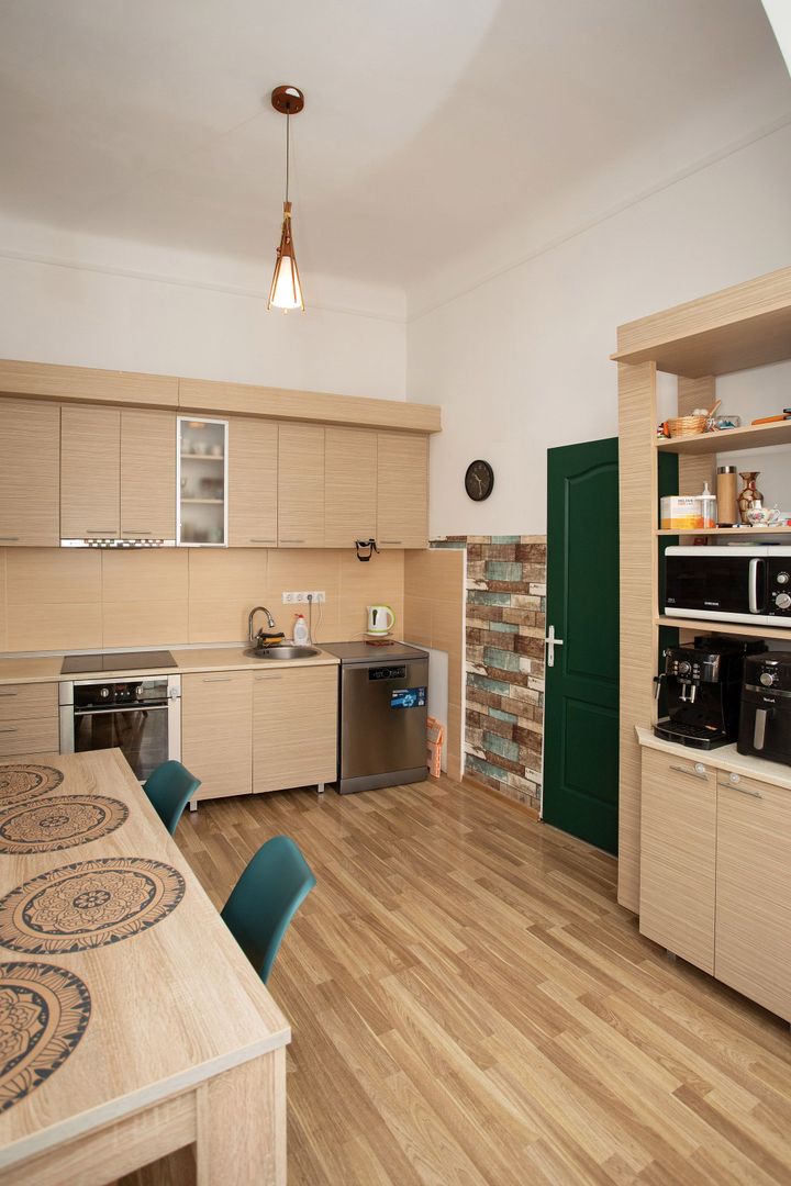 Vilă, singur în curte, central, Oradea 128 mp. 800  E/lună. Comision 0 - Poză 19