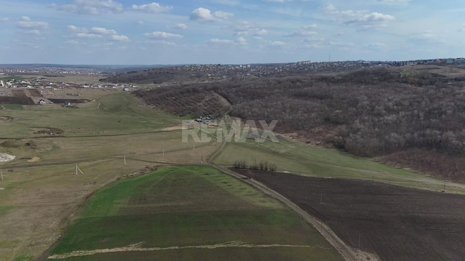Casă cu teren de 18.8 Ari com. Tohatin ( Buneț) - Poză 4