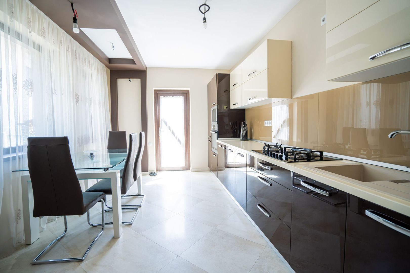 Casa Episcopia cu 774 mp teren, 4 dormotoare - Poză 4