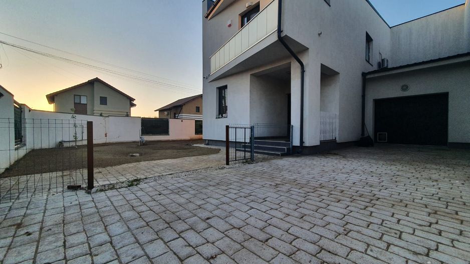 Casa cu 4 camere si garaj - Poză 11