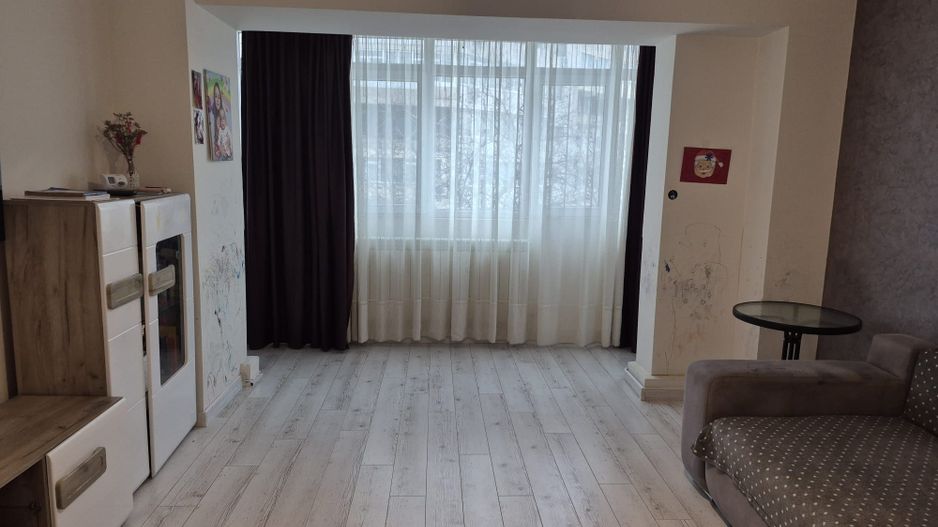 Apartament spațios in  Mazepa 1 - 3 camere, 2 băi, etaj 2 - Poză 1