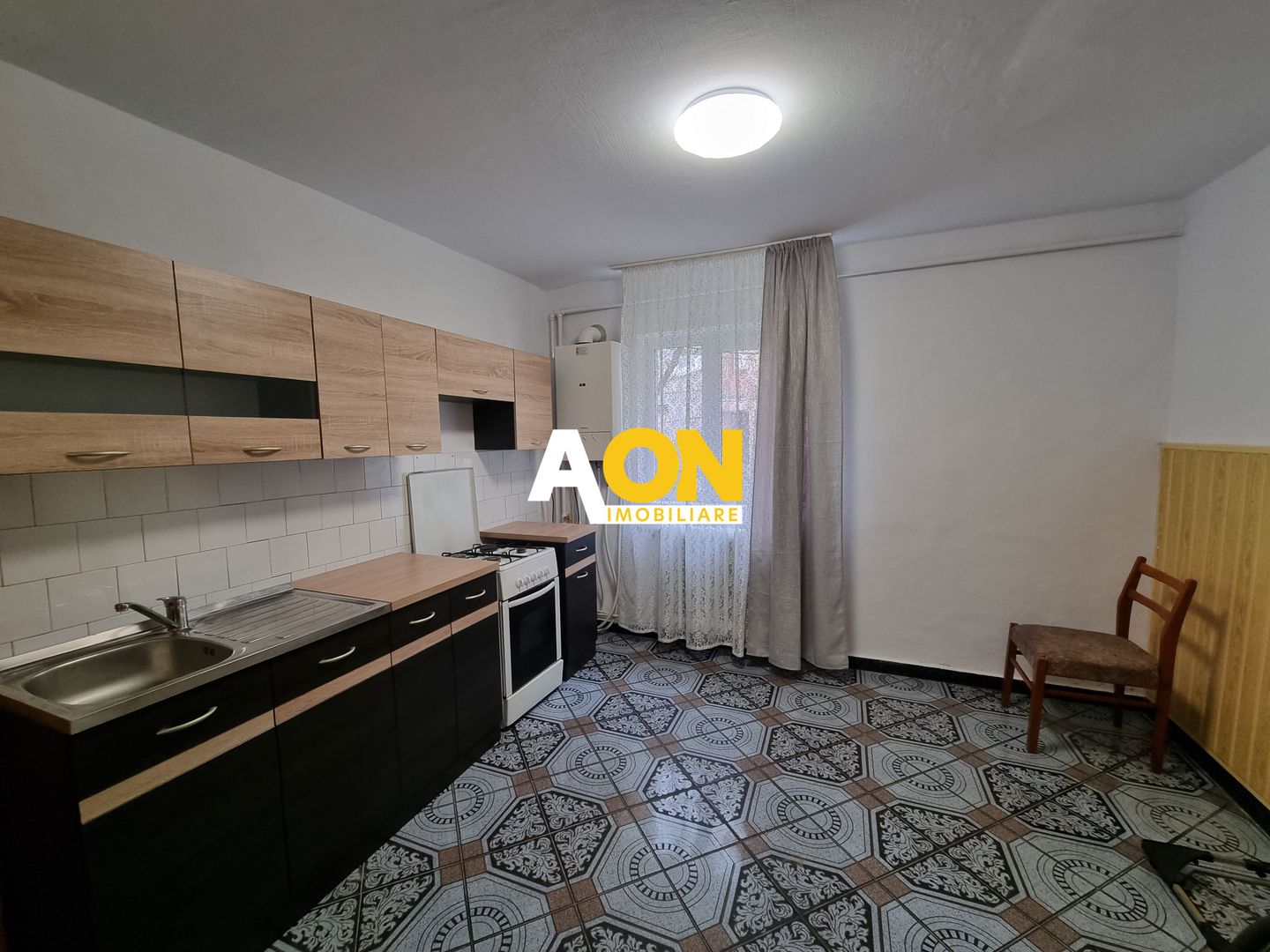 De inchiriat apartament 2 camere, parter inalt, Cetate - Poză 2