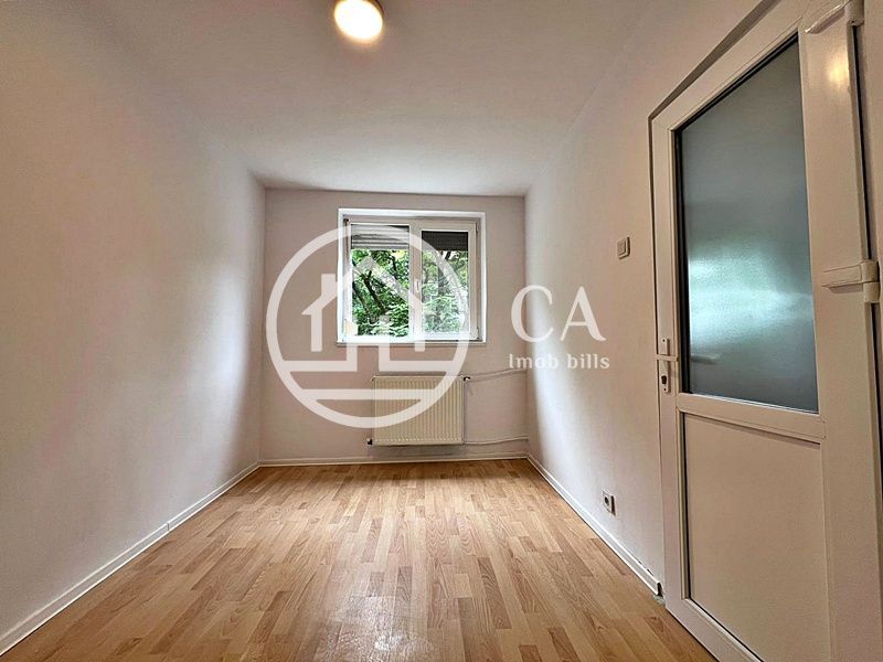 Apartament de vânzare cu 2 camere în zona Rogerius, Oradea - Poză 4