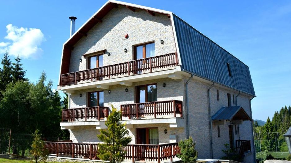 Domeniu turistic, zona pitoreasca, priveliste, aer curat, Fundata, Brasov - Poză 12