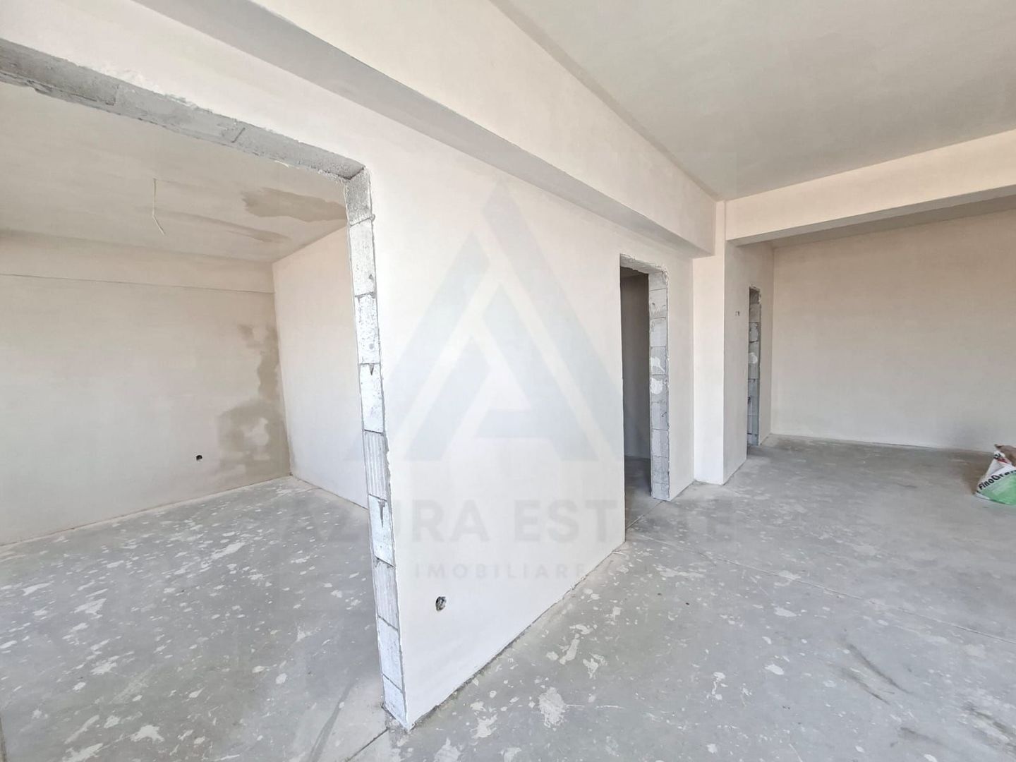Penthouse 75.8 mp utili 3 camere terasa 49 mp si parcare in Selimbar - Poză 7
