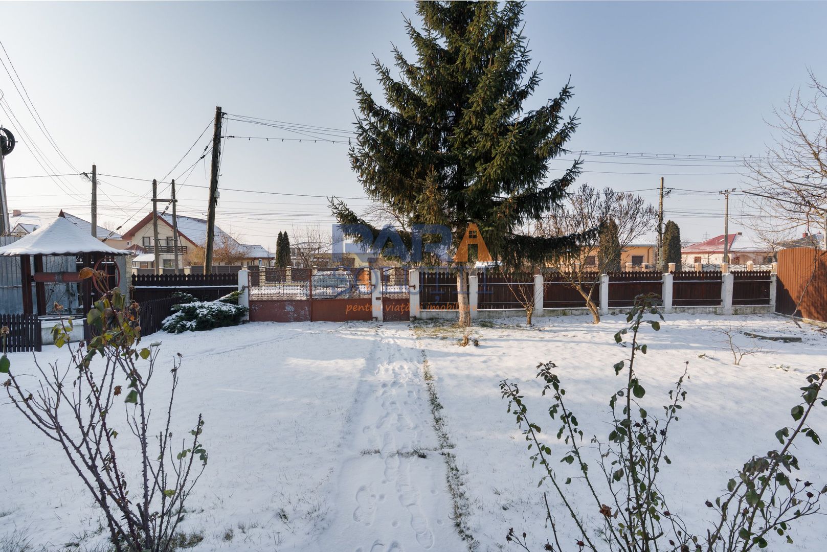 Casă 2015 - 4 dormitoare, 2 băi, 2 bucătării - Poză 4