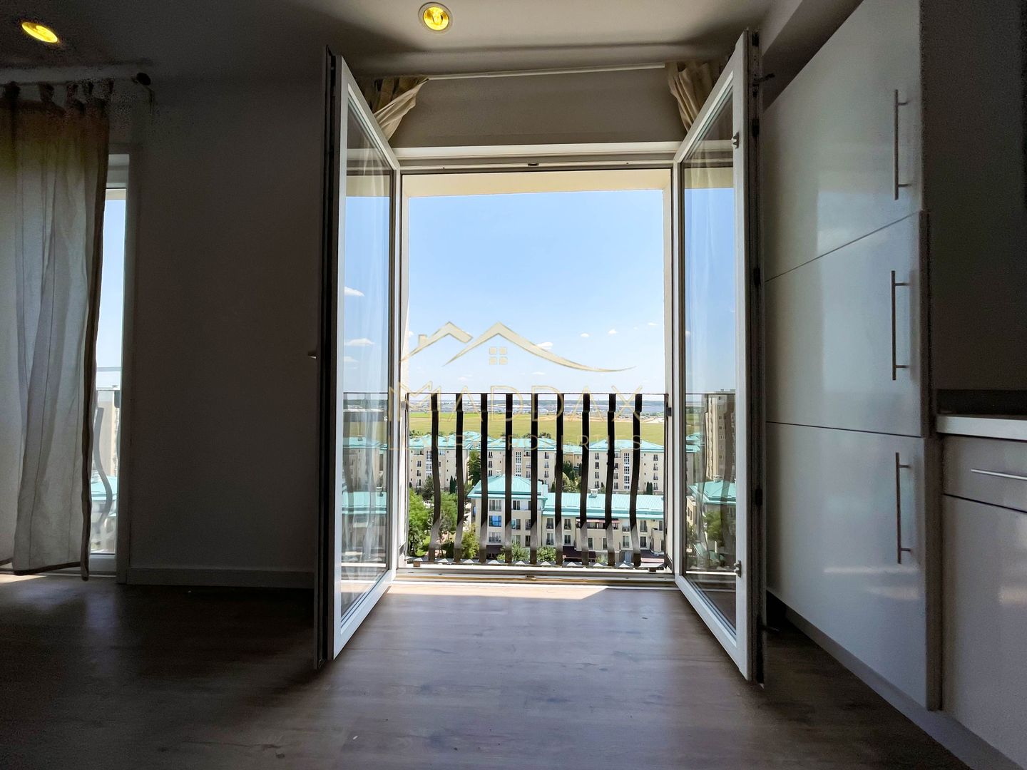 Apartament cu 3 camere // Complex Cosmopolis - Poză 2