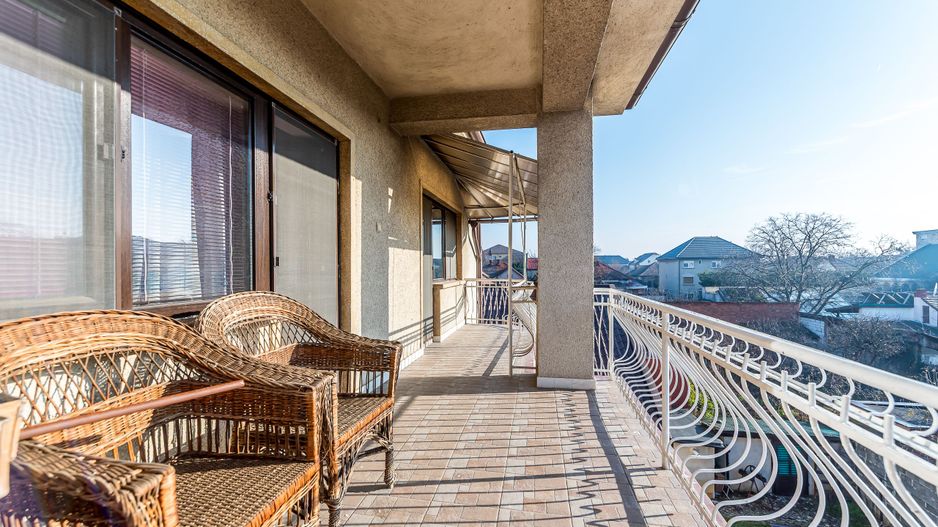 Vilă cu 4 apartamente aproape de centrul Timișoarei - Poză 1