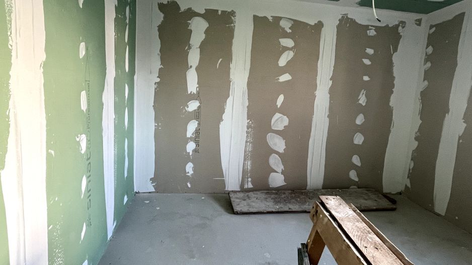Casa la gri, 7 camere, 2 bai - Poză 3