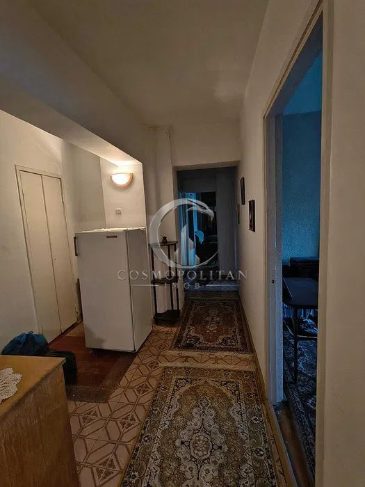 Apartament cu 3 camere ~ zona Pod/Rm. Sarat ~ etaj 2din4 - Poză 2