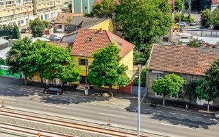 Imobil versatil D+P+E+M | Arteră principală Arad | Curte cu acces auto - Poză 1