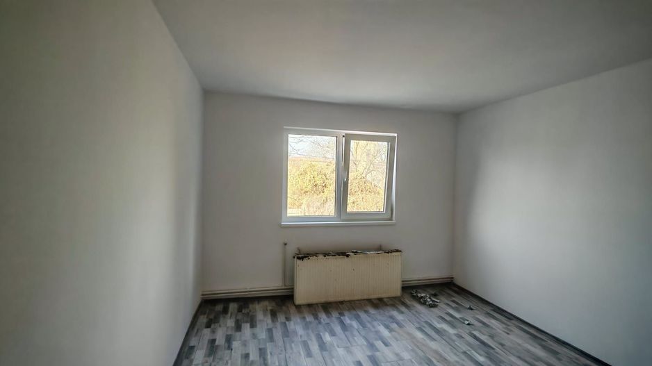 Garsoniera 22 mp,transformata din camera de camin,recent renovata. - Poză 1