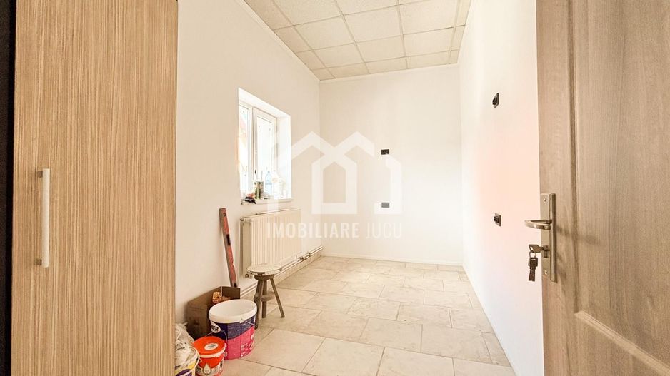 Spatiu comercial, 5 camere, 2 bai, 1 nivel Teren 392mp, Jucu de Mijloc - Poză 1