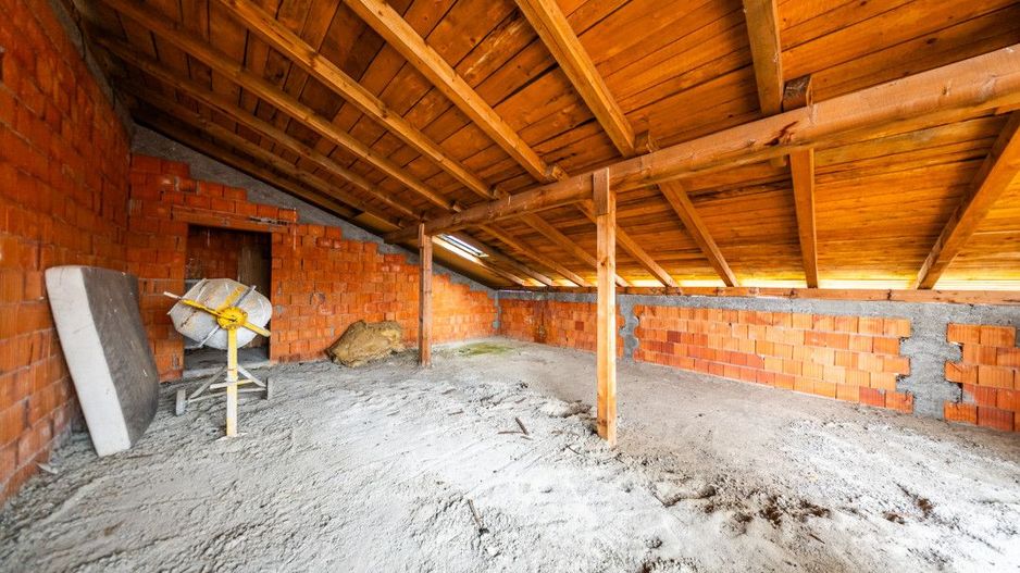 Casa caramida P+M, Vinga, cu potential spatiu comercial - Poză 12