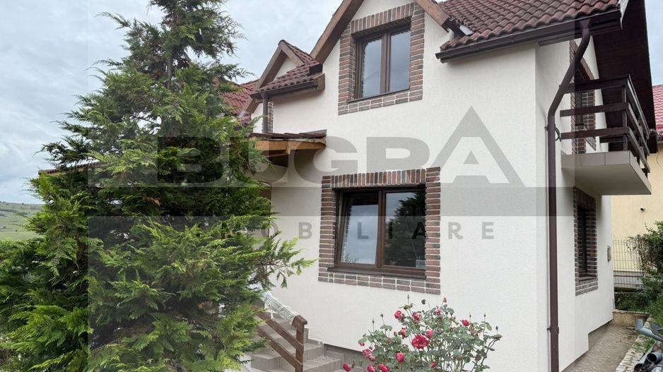 Casa individuala, teren 695 mp, renovata complet, Dezmir - Poză 1