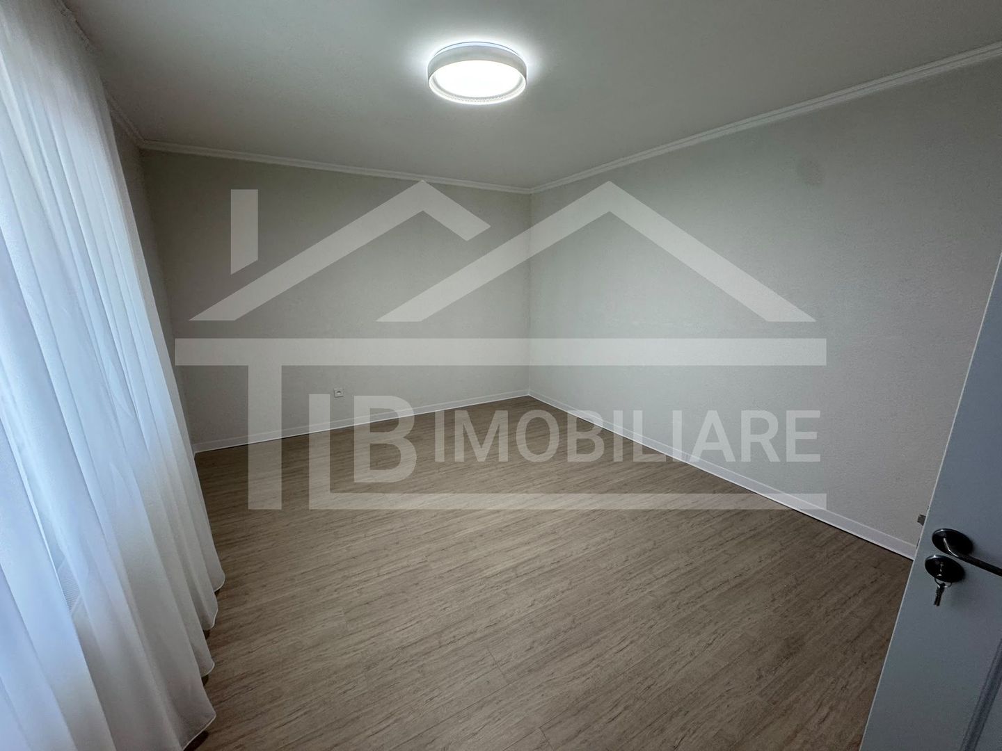 Casa cu 4 camere, 180 mp, Zona Semicentrala - Poză 4