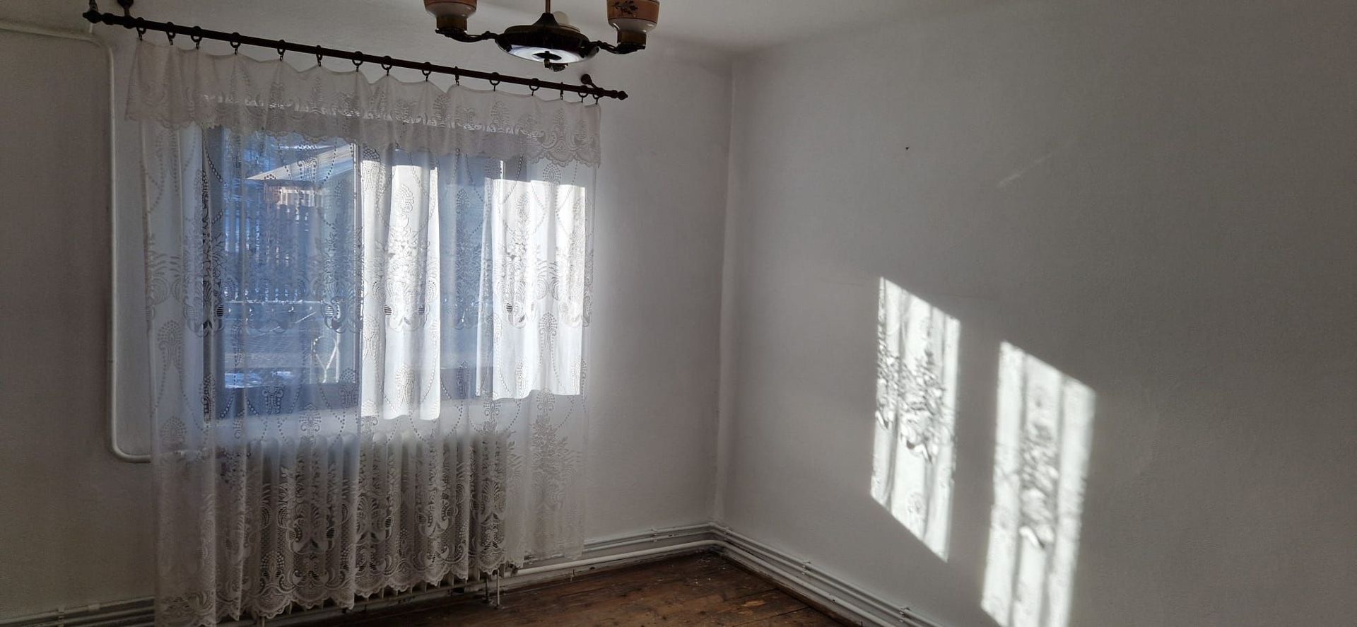 Casă / Vilă cu 3 camere de vânzare în Falticeni - Poză 7