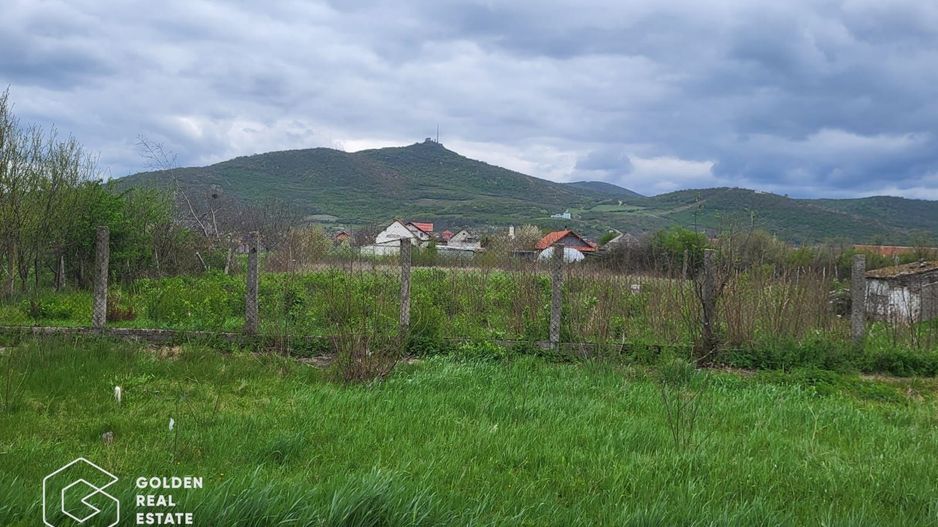 Teren intravilan, comuna Siria - Poză 1