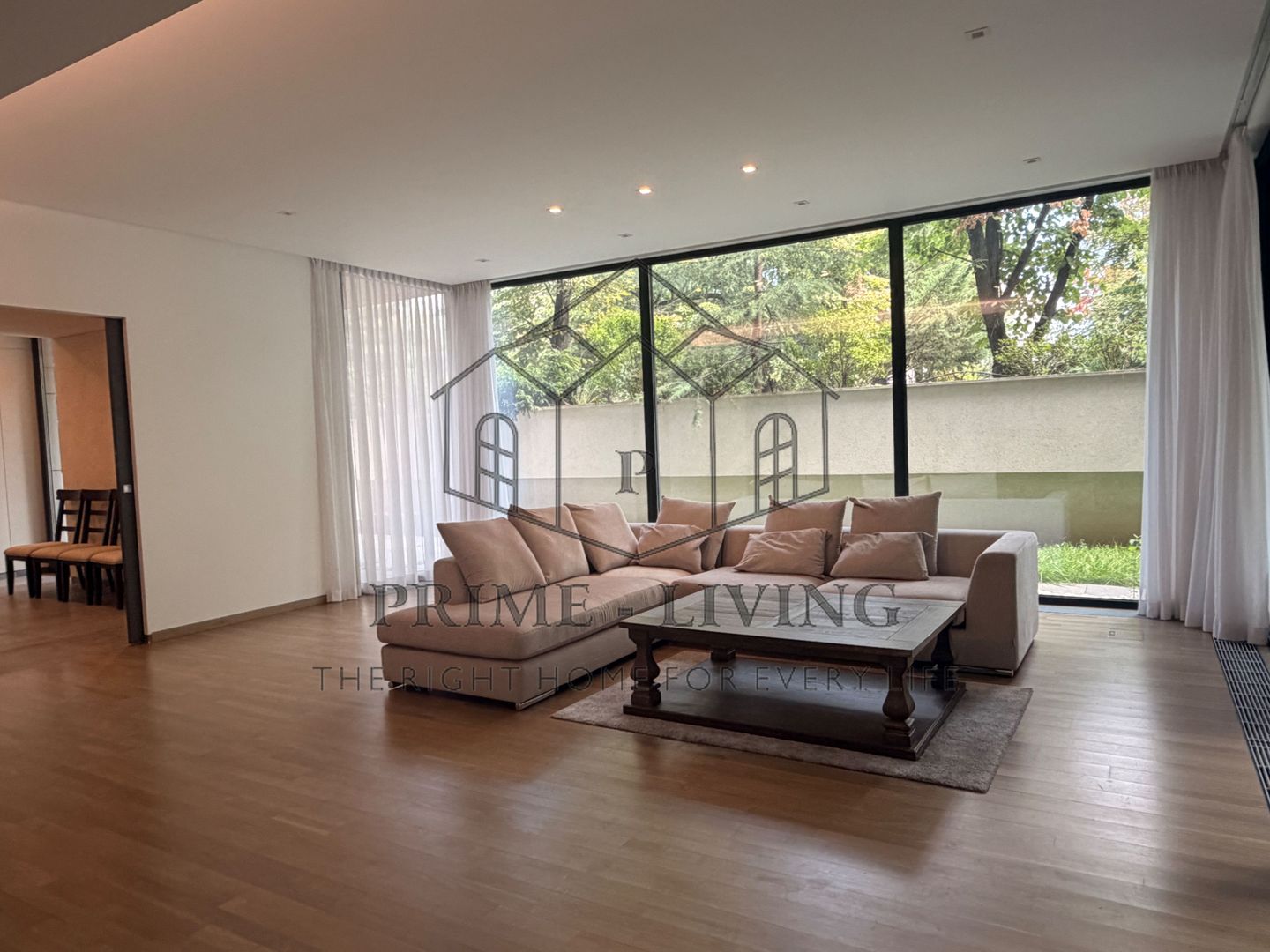 APARTAMENT SPATIOS CU 4 CAMERE LA INCHIRIERII IN ZONA PRIMAVERII - Poză 3