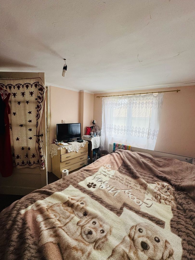 Casa de vanzare cu 2 camere si teren 1068 mp zona Renașterii - Poză 7