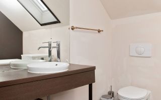 Vilă cu 5 dormitoare, 4 băi, 2 248mp teren, piscină. Preț: 229 000 Eur - Poză 26