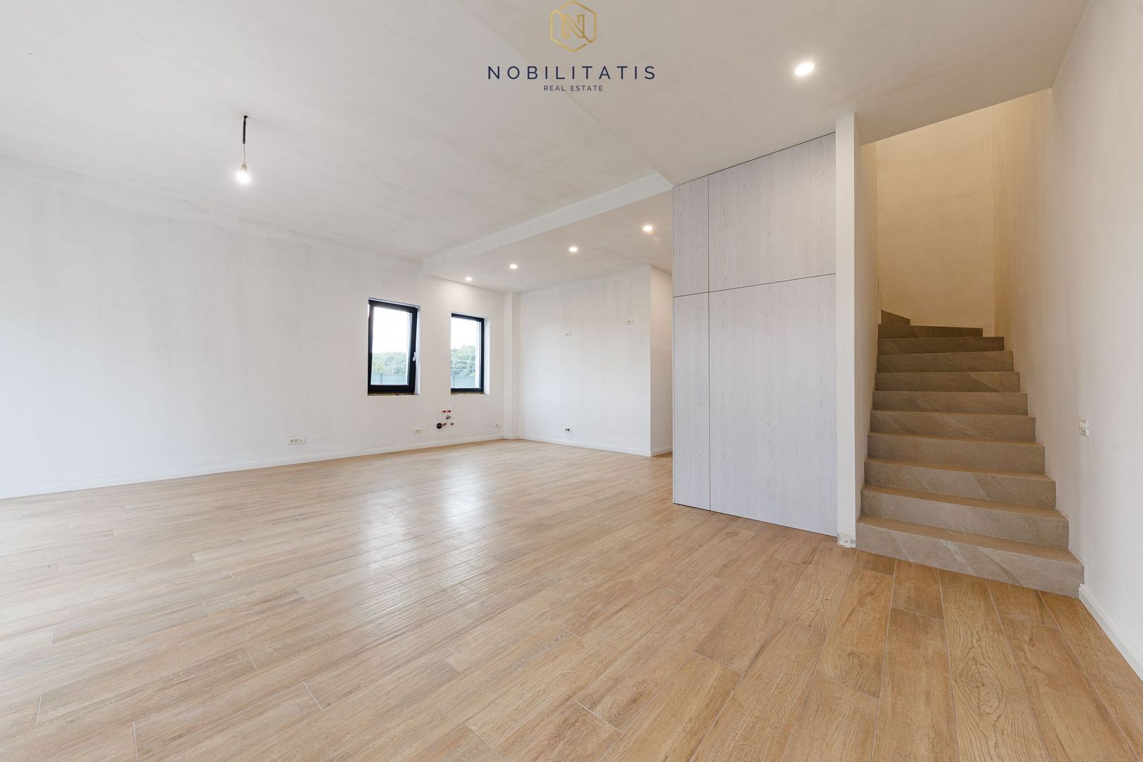 Duplex de vanzare la liziera padurii - 130 mp, 4 bai & 4 dormitoare - Poză 44