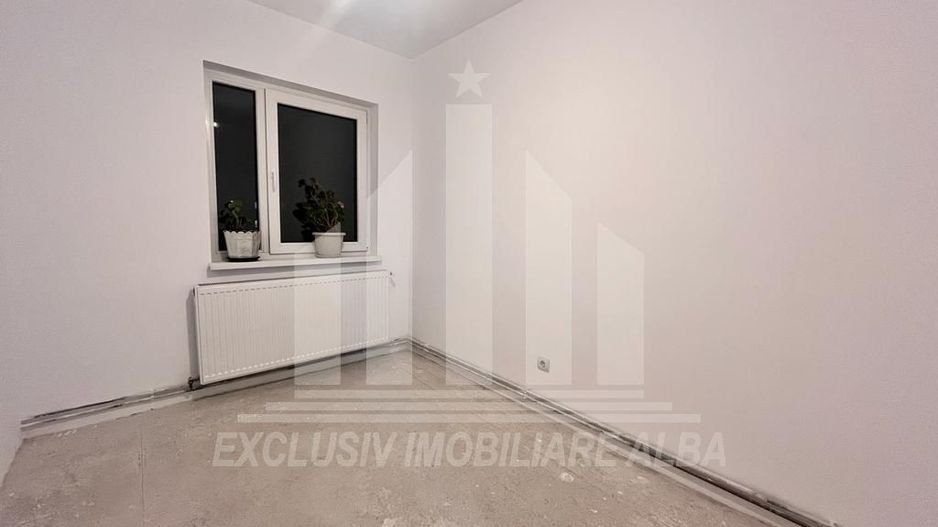 Apartament cu 3 camere etaj intermediar, Cetate - Poză 1