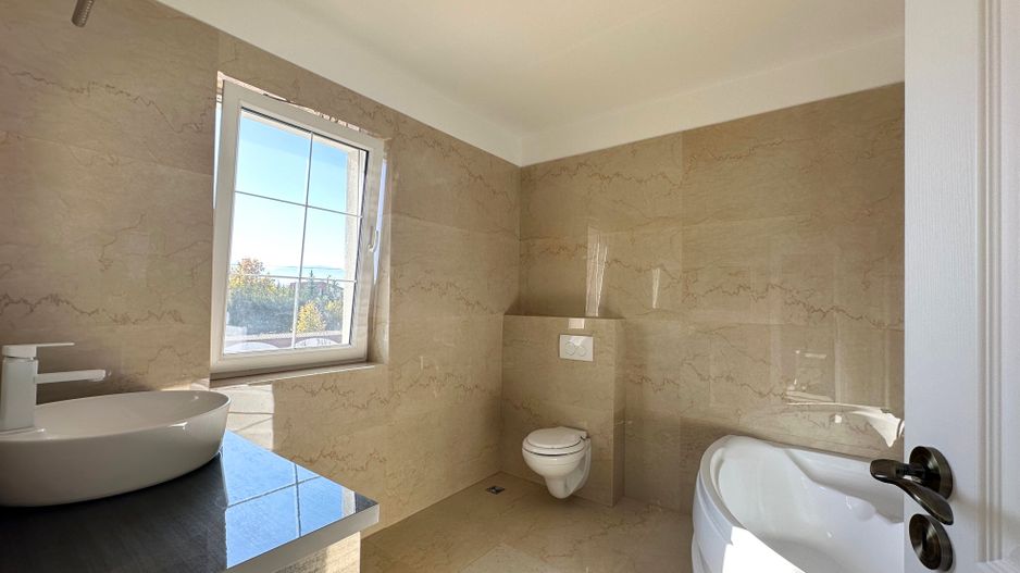 Vânzare casă 5 camere nouă elegantă și spațioasă în Hărman - Poză 33