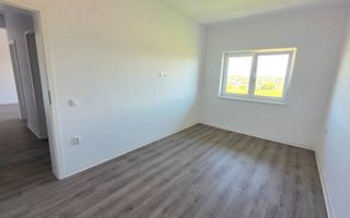 Apartament 2 camere de vânzare Selimbar | Central | curte 90 mp, parcare - Poză 6