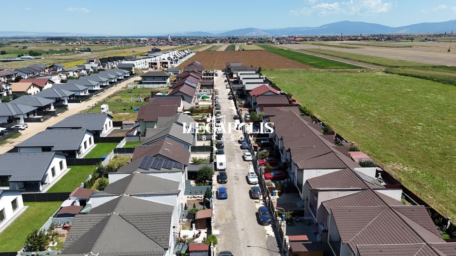 Casă înșiruita 4 camere | Panouri solare + Baterie de stocare - Poză 36