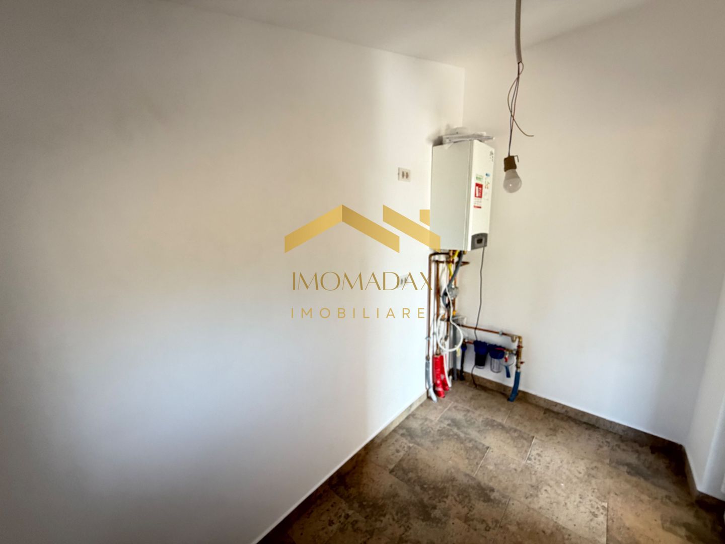 -Casa individuală -4 camere -2 băi - - Poză 17