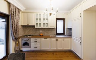 Casa de Lux cu Design Clasic și Piscină la limita dintre Timișoara și Dumbrăvița - Poză 8
