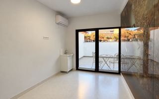 Cameră individuală cu terasa proprie în salon,  aer condiționat, modern - Poză 1