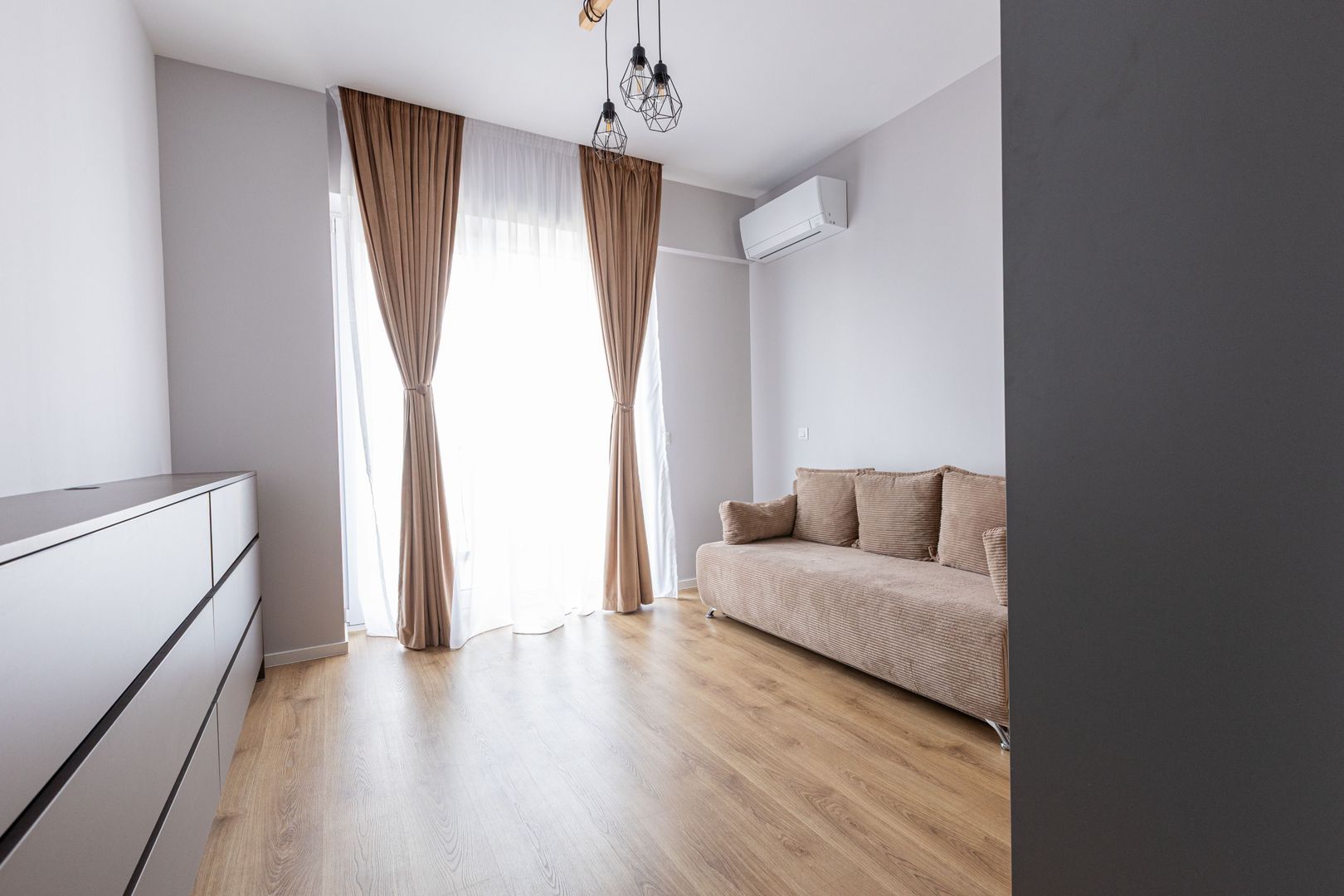 De Inchiriat Apartament 3 Camere de Lux, pe 2 Nivele, Sebastian sect.5 - Poză 11