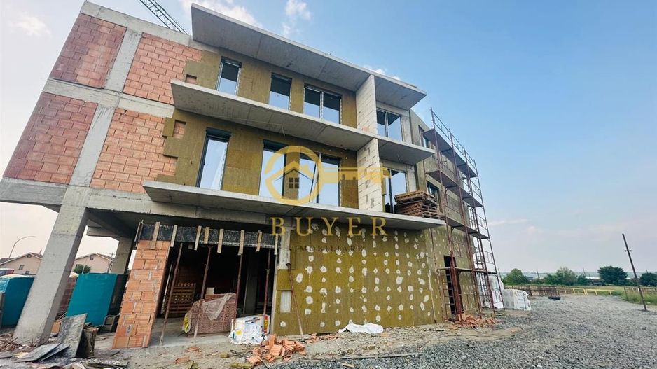 Ap cu 3 camere la etajul 2, incalzire in pardoseala, balcon si parcare - Poză 1