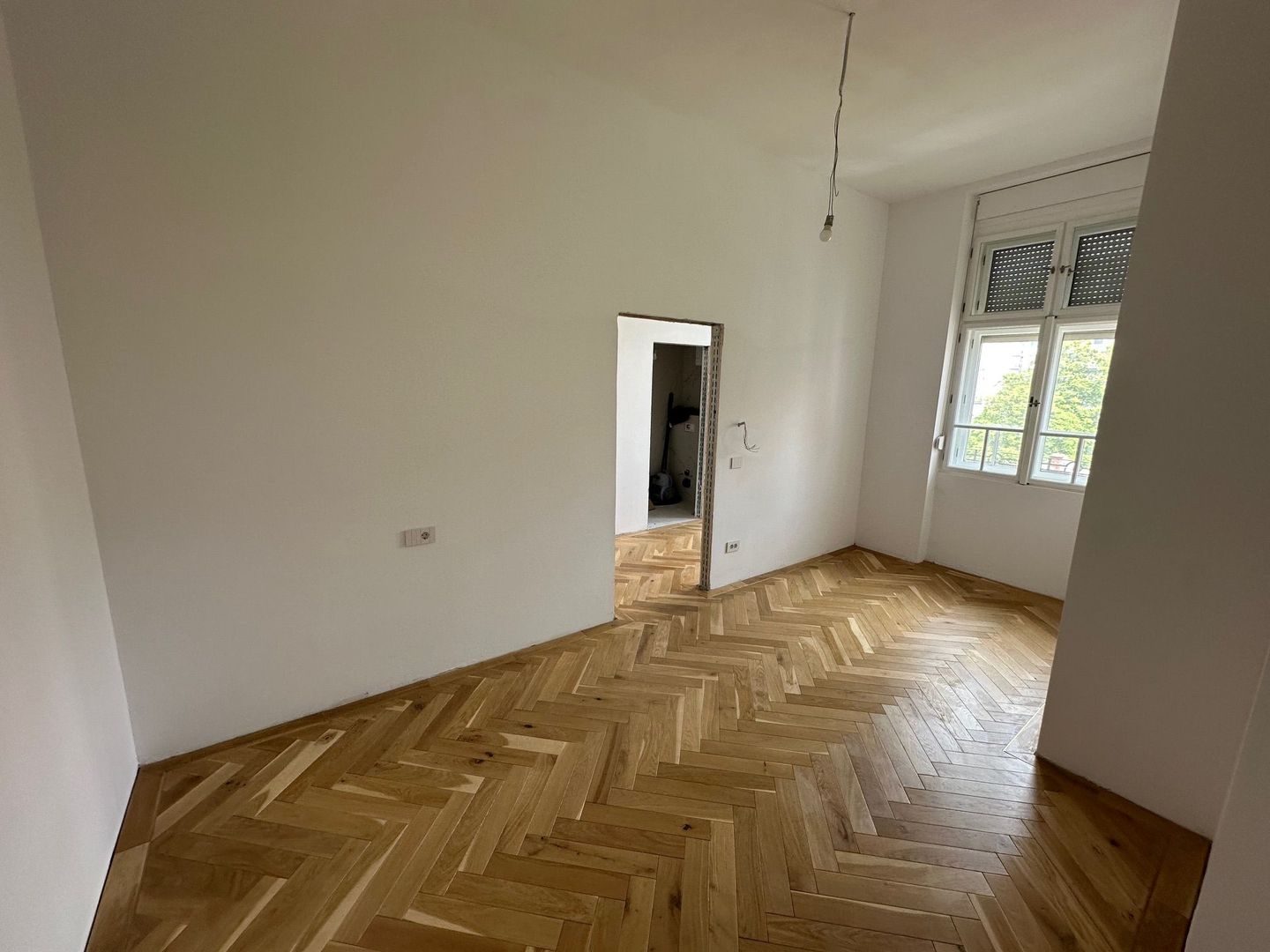 Apartament renovat în clădire istorică - are garaj - Poză 16