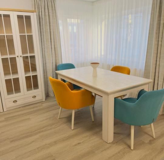 Apartament in vila l decomandat l la cheie l parcare l Cometei - Poză 2