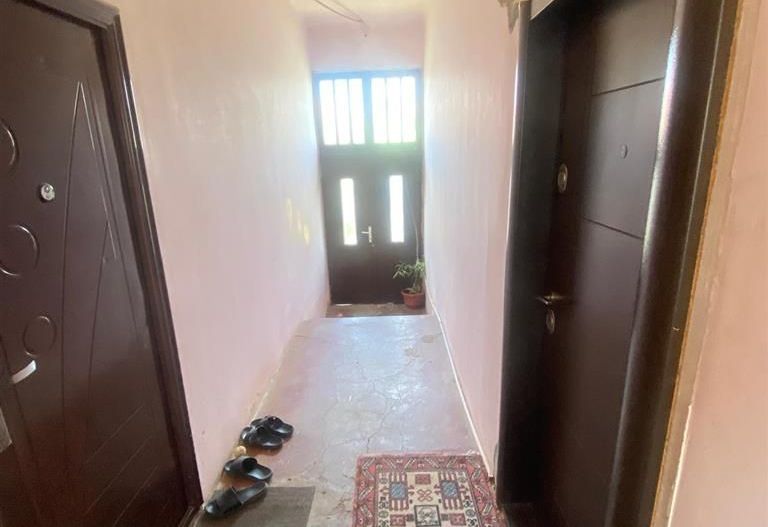 Apart la casa Bogdanestilor  curte  acces cu masina centrala proprie - Poză 11