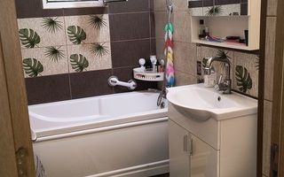 Vând apartament cu 3 camere - Poză 4