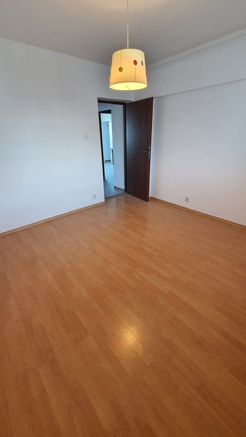 Închiriez apartament 3 camere, nemobilat, Piața Muncii, pentru locuit - Poză 3