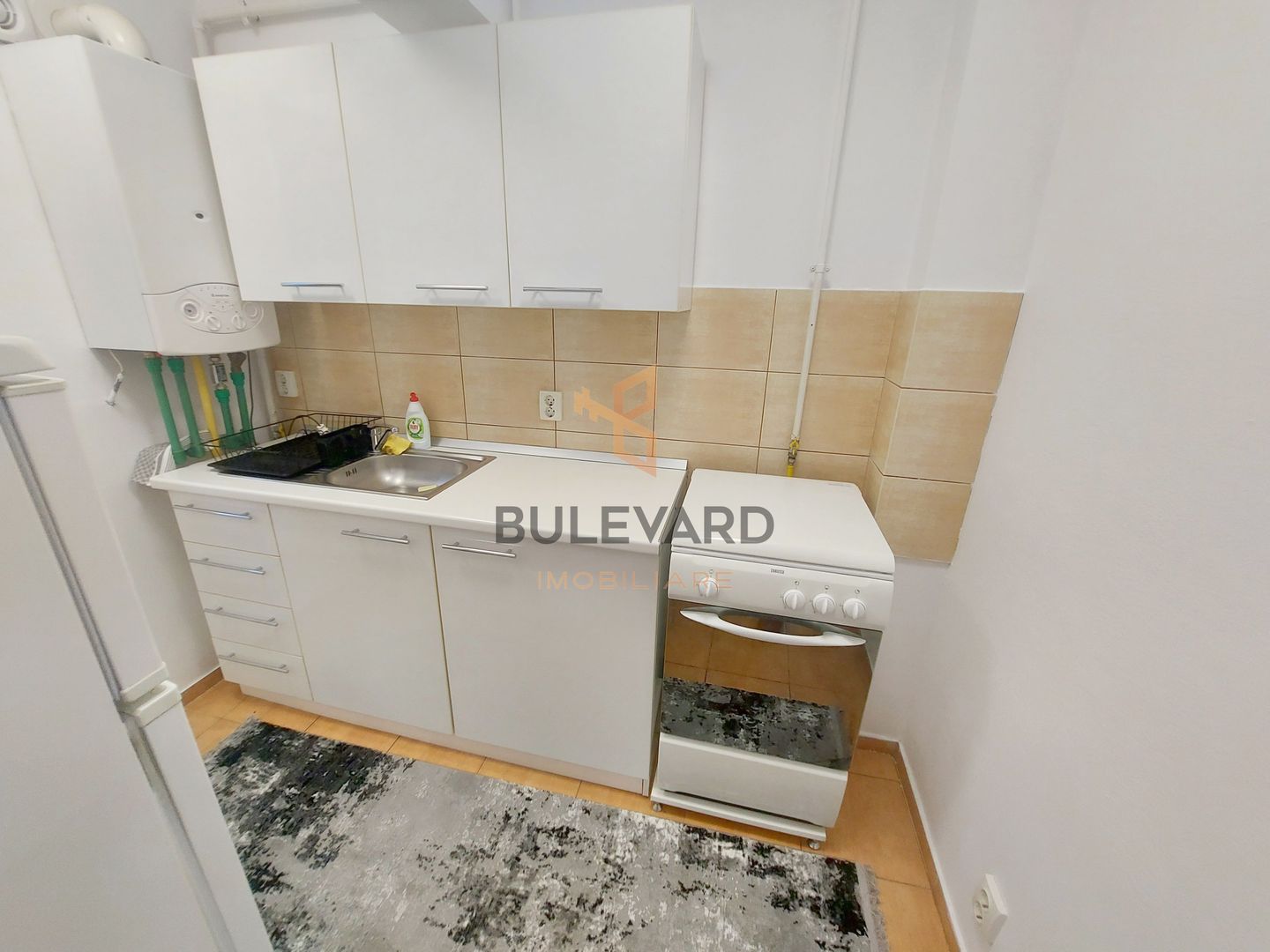 Apartament cu 2 camere,  zona strazii Eroilor! - Poză 3