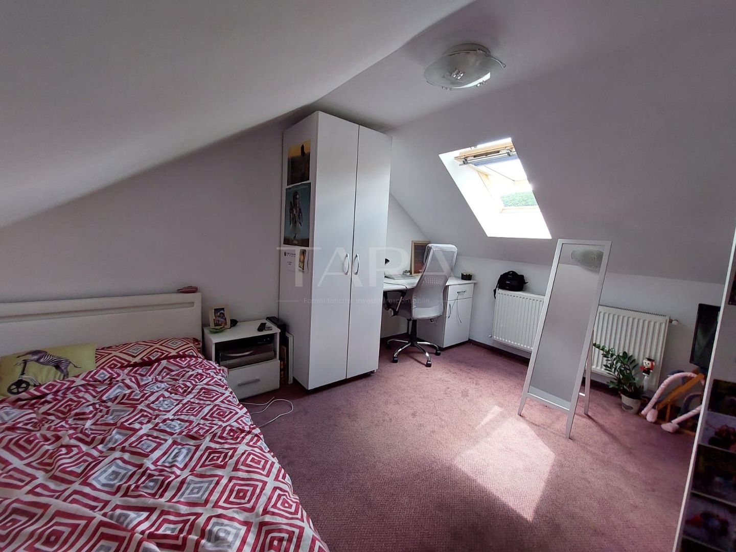 APARTAMENT IN VILA, 4 camere si terasa, Floresti central. - Poză 9