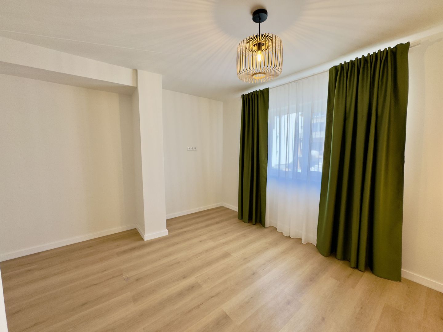Apartament 3 camere, 71 mp utili + balcon  - etaj 1, finisat la cheie - Poză 3