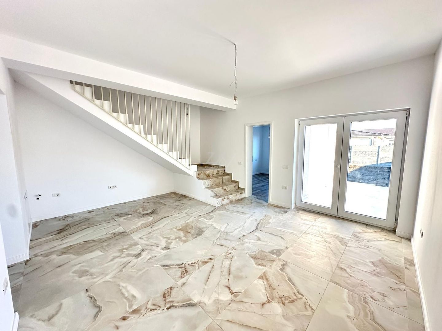 COMISION 0! Finalizat - toate utilitatile. 3 dormitoare. Drum pavat. - Poză 1