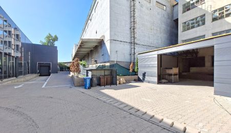 Spatiu industrial 90 mp + birou 15 mp de inchiriat in zona Calea Baciului!
