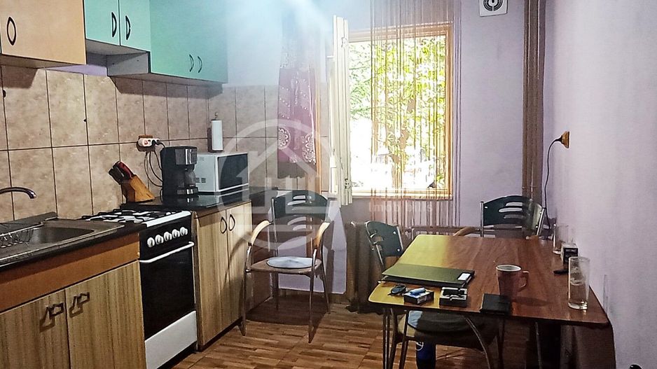 Apartament de vanzare cu 2 camere in zona Rogerius, Oradea - Poză 2